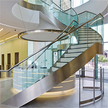 Big Shopping Market Prefabricated Luxury Safety Curved Staircase With Customized Tempered Glass Balustrade And Thick Treads Designs